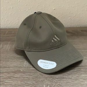 🌹 NWT Adidas Olive Women’s Hat